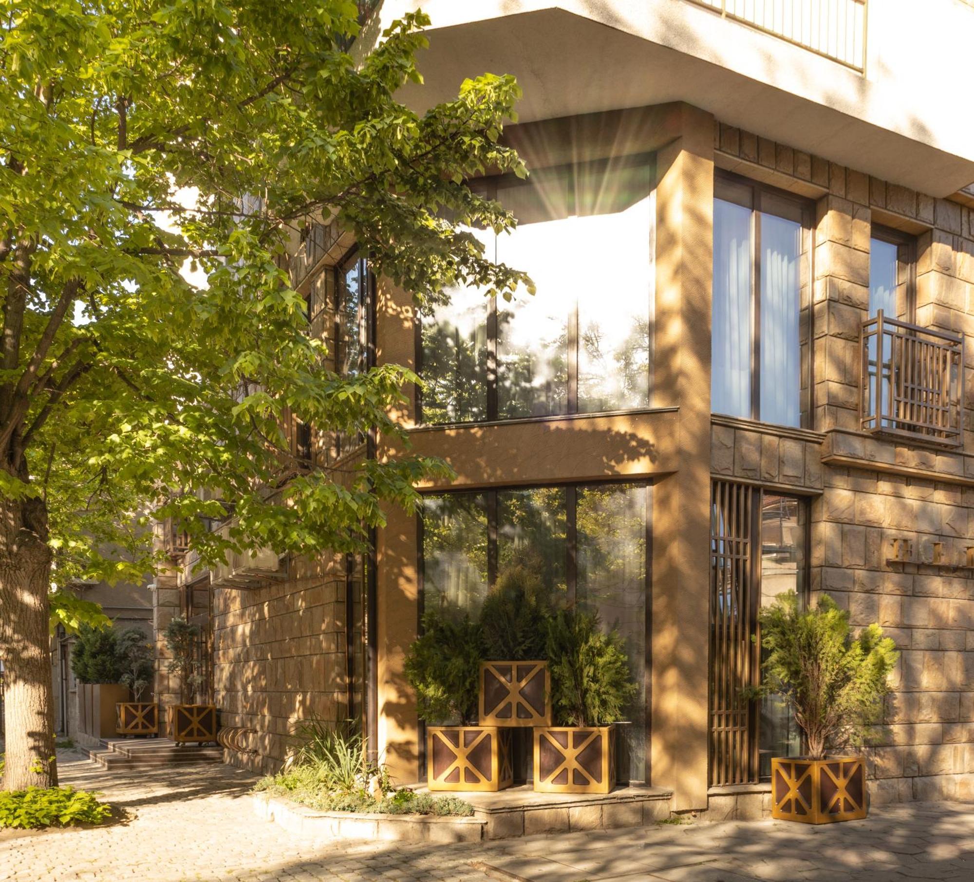 The Hidden Bank: Silver Bullet Plovdiv Exterior foto